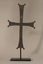 Processionskors med indridset inskription, 10.-12. århundrede e.Kr. (bronze) (se også 247951)